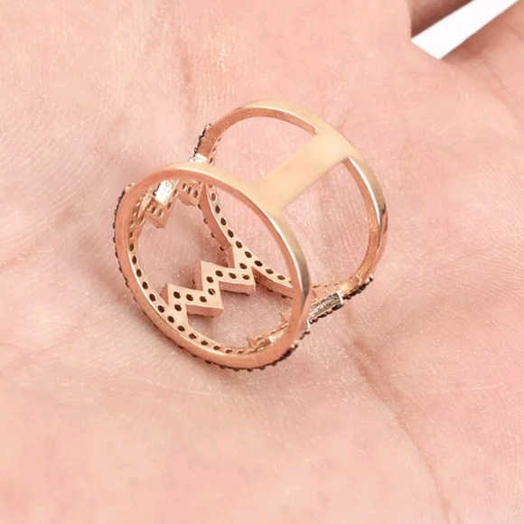 Black onyx & rose gold lightening barrel ring